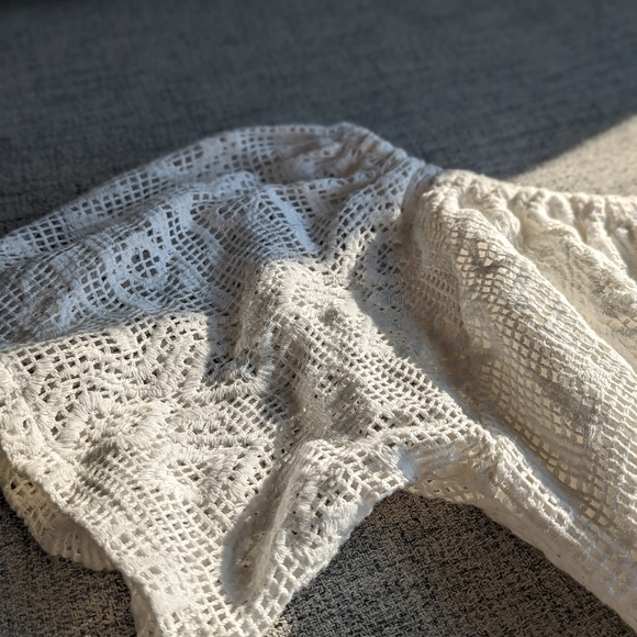 Banana Republic Crochet/Lace off the shoulder dress with sash - Picture 6 of 9